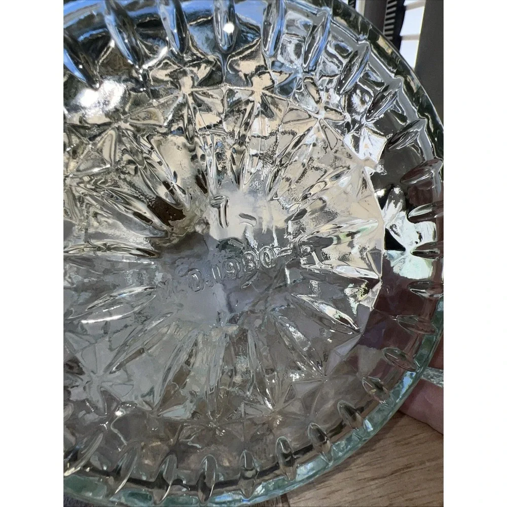 Vtg Diamond Glass Decanter Mogen David MD 1980-6 Cork Stopper Approx. 9.5